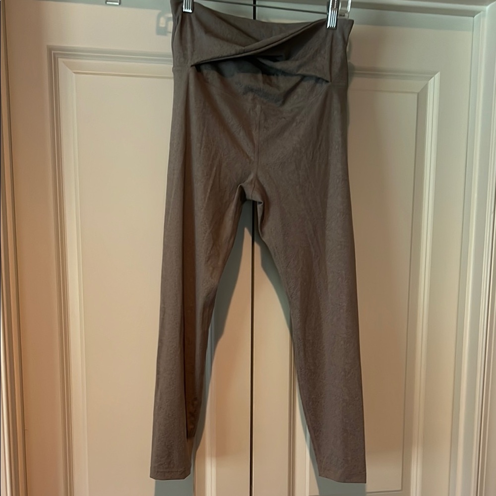 ZYIA Women's Gray Leggings size 6-8